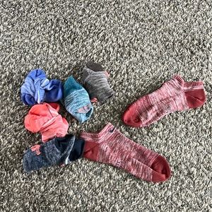 NWOT Nike Socks. 6 pairs. Medium. Dri- fit